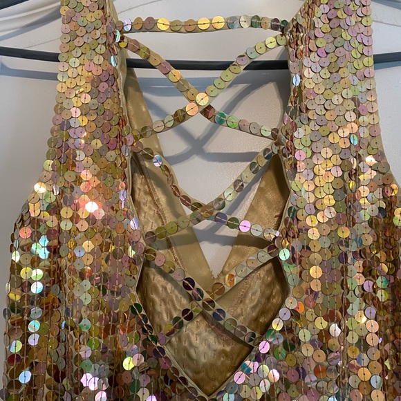 Gold iridescent sequins gown - Picture 3 of 3